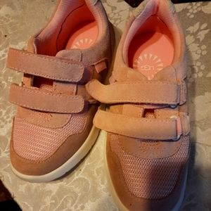 UGGS girls tennis shoes.
